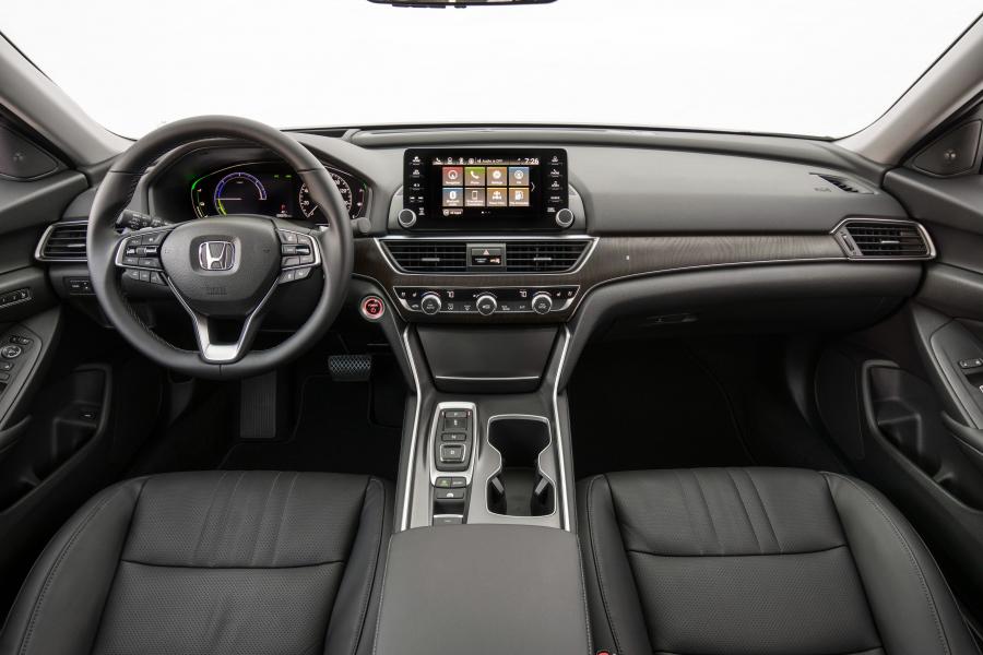 Торпедо Honda Accord Touring Hybrid 2017 года  (NA) (фото 26 из 170)